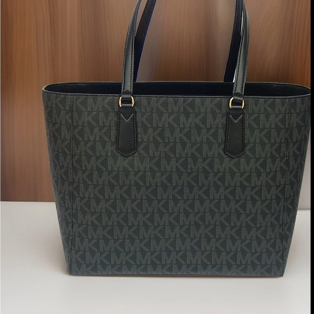 Michael Kors Large Black/Gray MK Signature Tote with Front Pocket - Picture 2 of 4